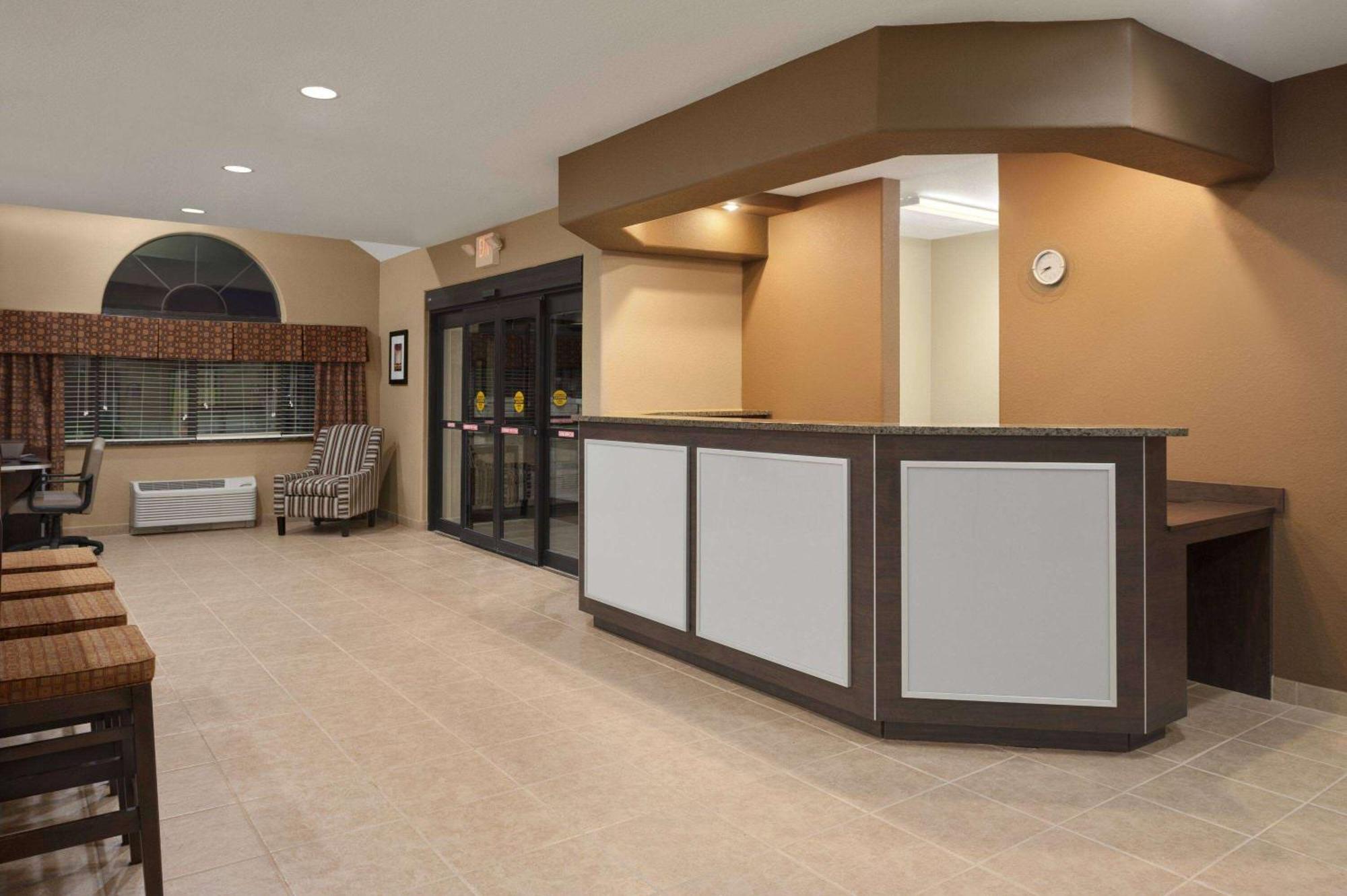 Garner Hotel Gonzales By Ihg Exteriör bild