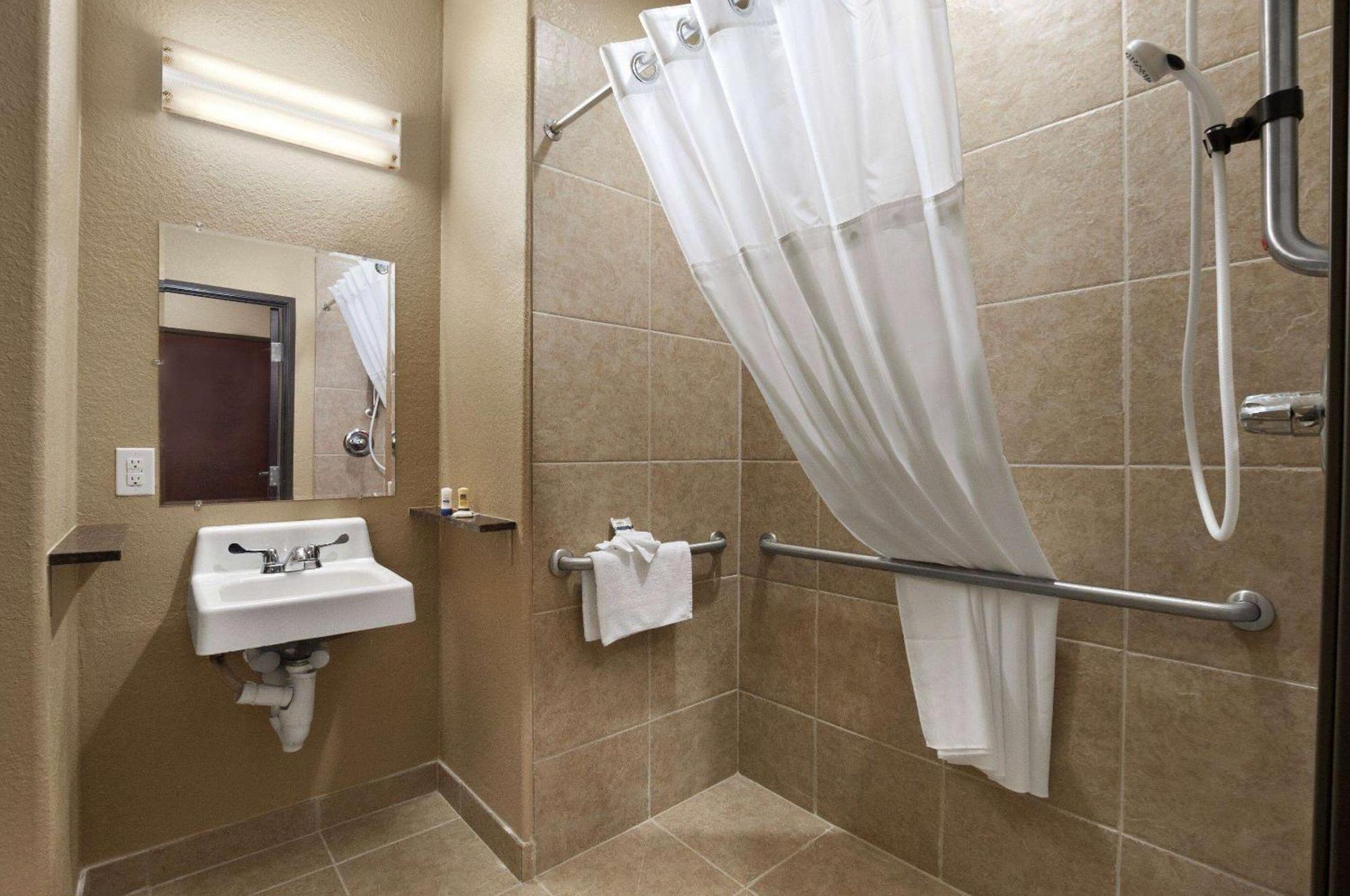 Garner Hotel Gonzales By Ihg Exteriör bild